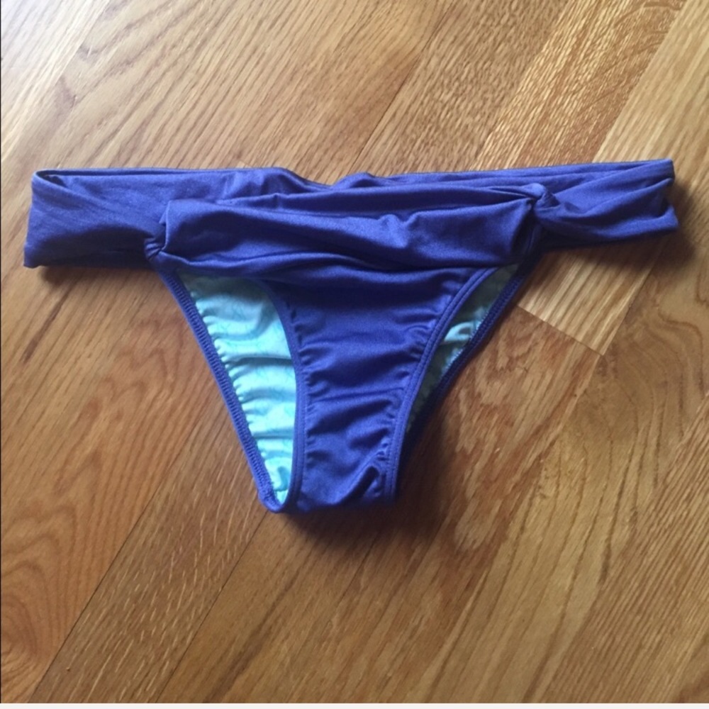 VS cheeky bottom